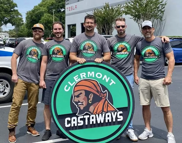 Castaways team photo with Clermont sign